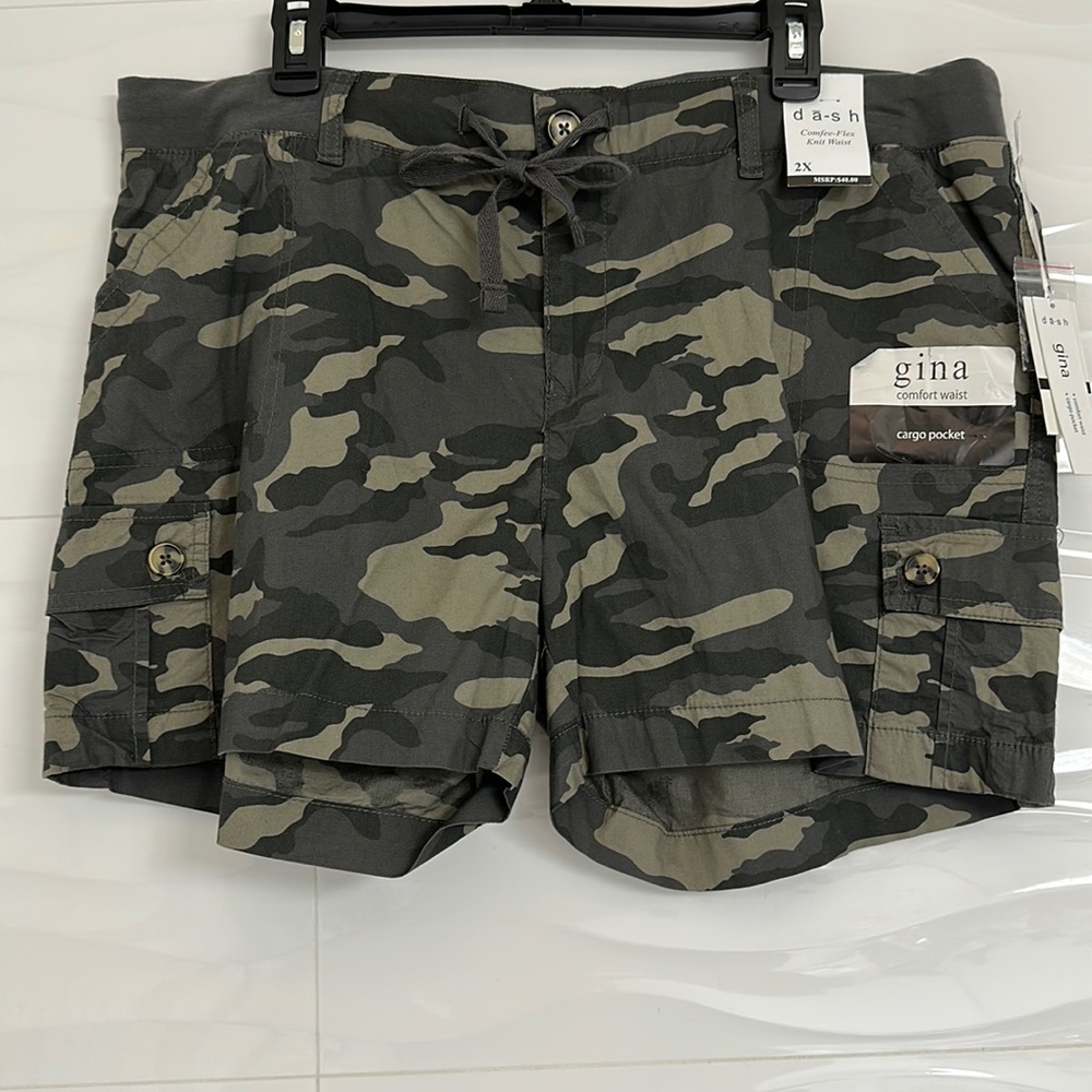 NWT!! d a-s h Gina Comfee-Flex Knit Waist Camouflage Cargo Shorts Size 2X